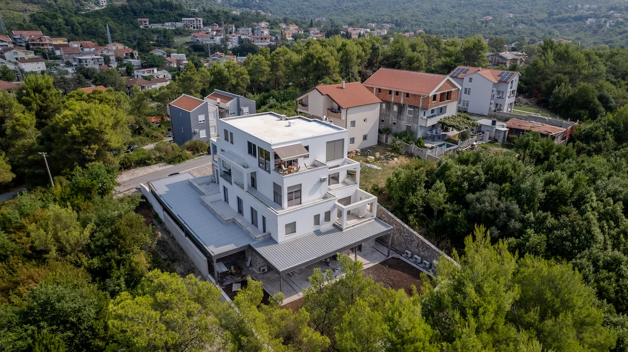 Квартира в Тивате, Черногория, 111 м² - фото 14