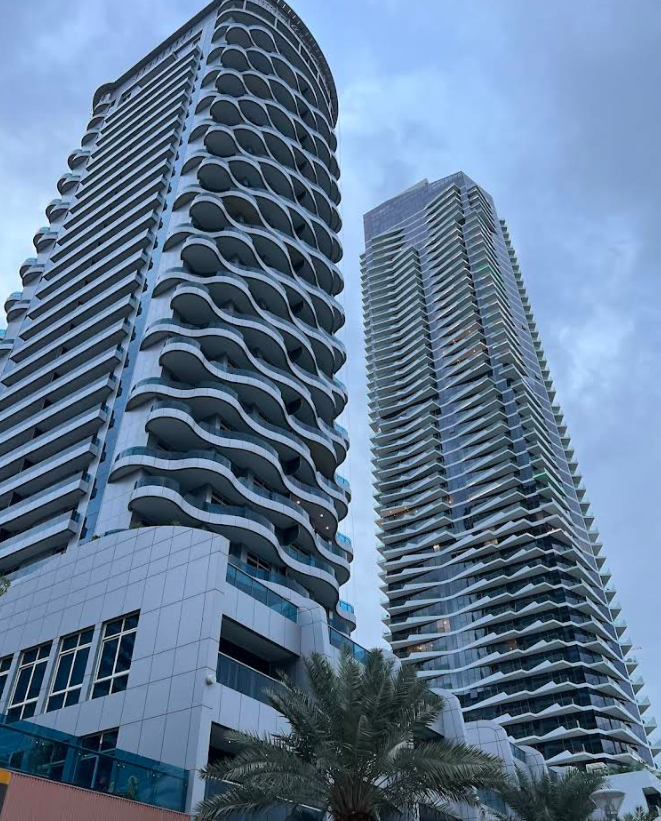 Магазин в Дубае, ОАЭ, 306 м² - фото 1