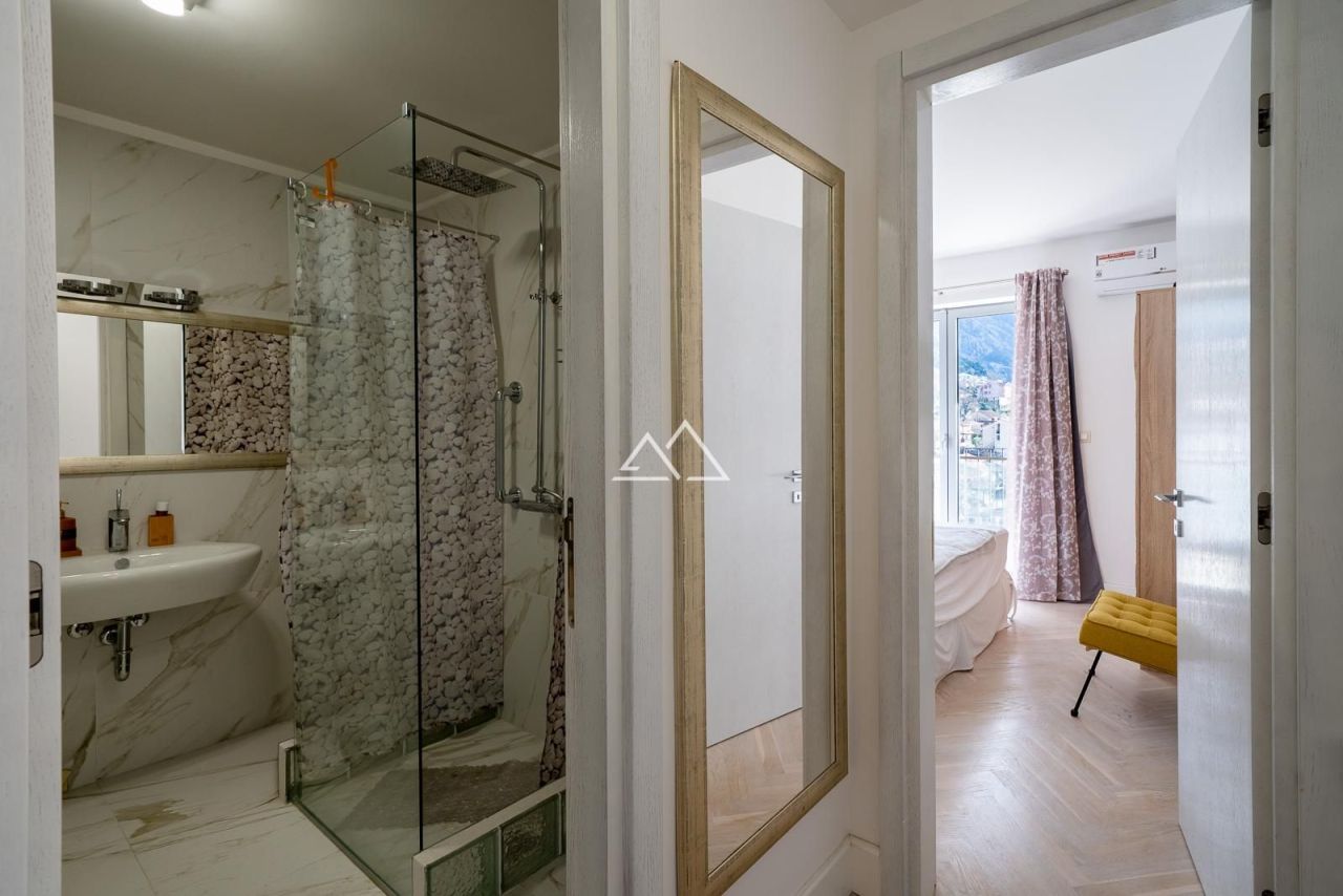 Апартаменты в Доброте, Черногория, 120 м² - фото 12