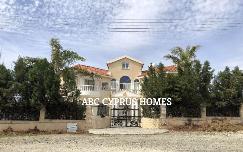 Особняк в Пафосе, Кипр, 690 м² - фото 1