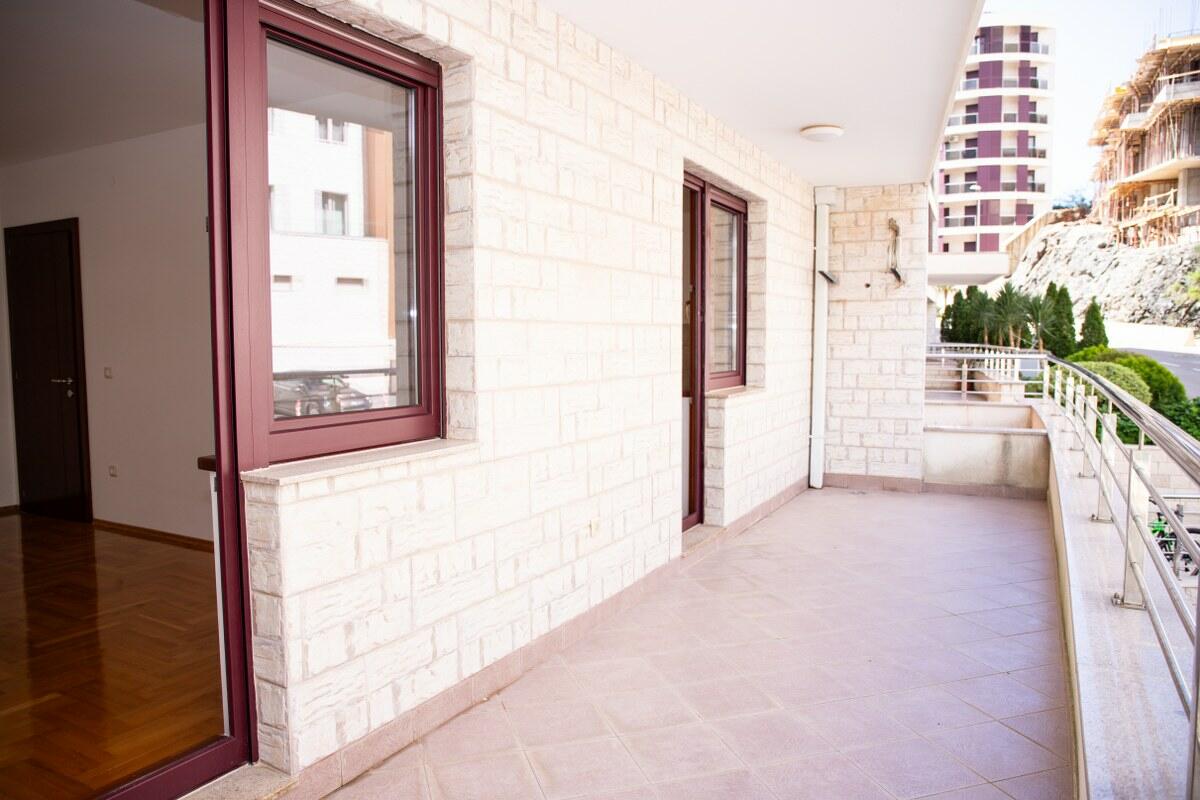 Квартира в Бечичи, Черногория, 69 м² - фото 1