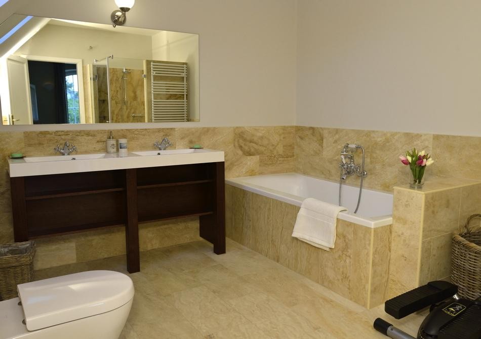 Отель, гостиница Monoszló, Венгрия, 2 437 м² - фото 11