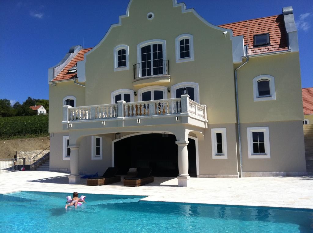 Отель, гостиница Monoszló, Венгрия, 2 437 м² - фото 12