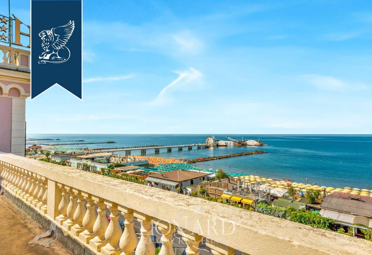 Отель, гостиница в Массе, Италия, 1 869 м² - фото 6