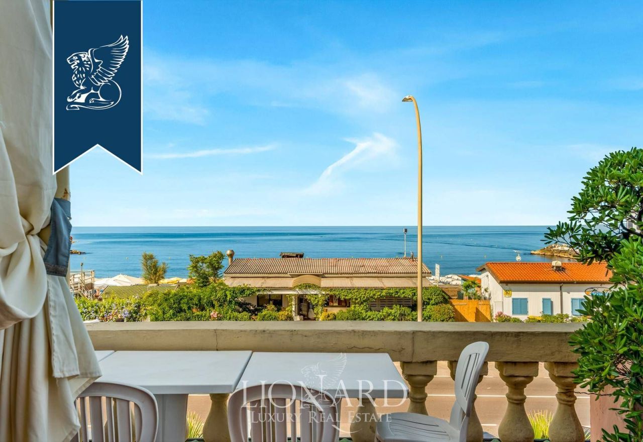 Отель, гостиница в Массе, Италия, 1 869 м² - фото 11