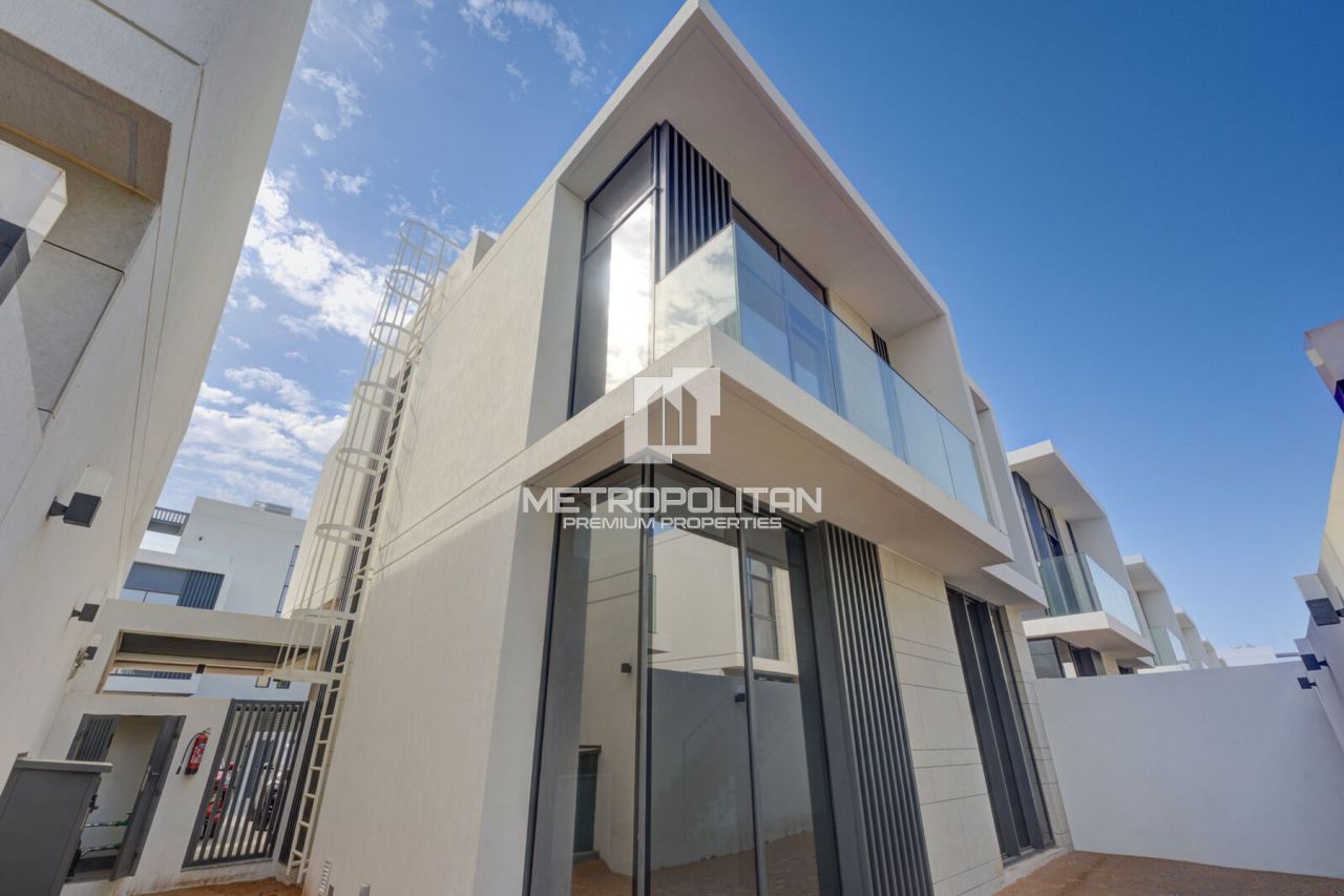 Вилла в Рас-эль-Хайме, ОАЭ, 256 м² - фото 1