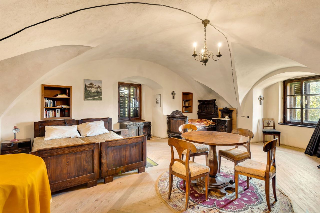 Отель, гостиница в Шентерней, Словения, 2 229 м² - фото 6