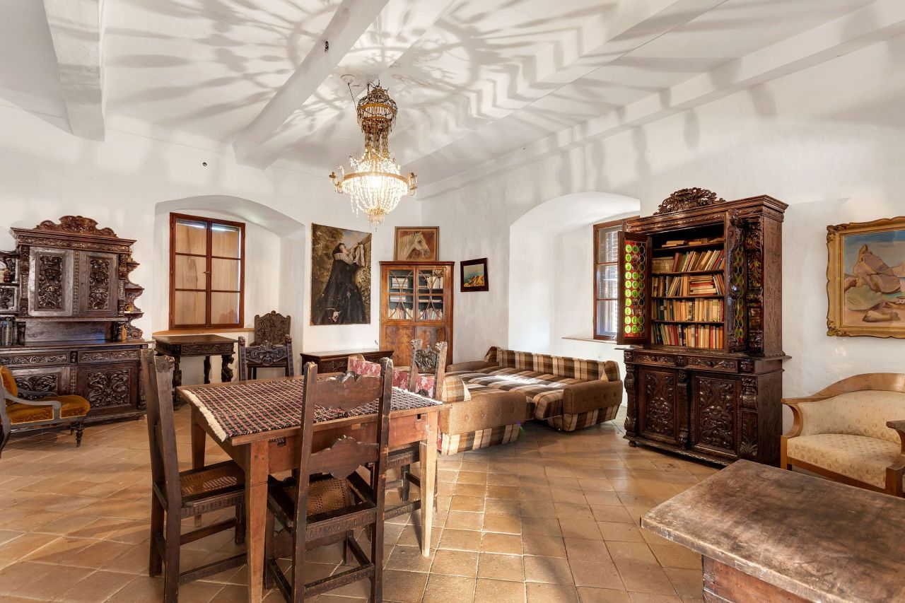 Отель, гостиница в Шентерней, Словения, 2 229 м² - фото 3