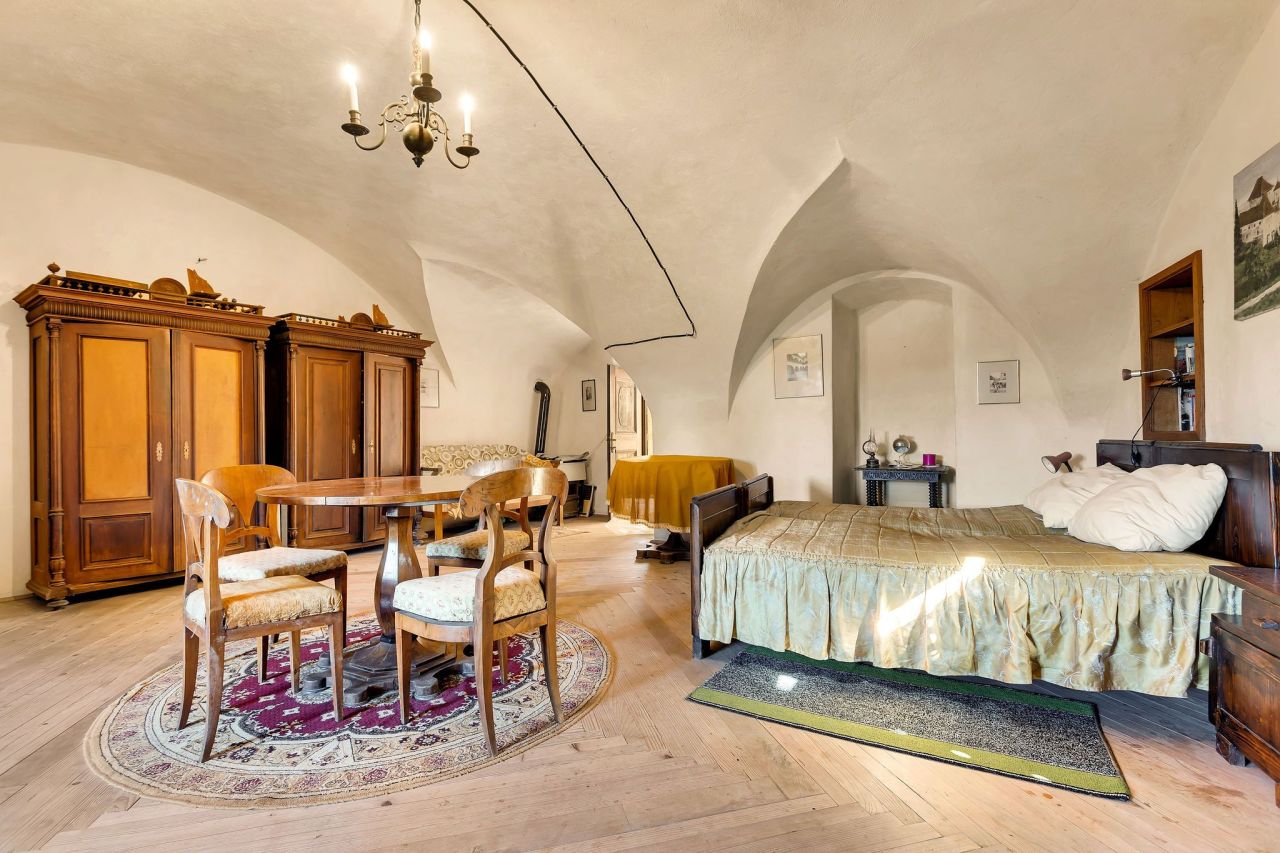 Отель, гостиница в Шентерней, Словения, 2 229 м² - фото 9