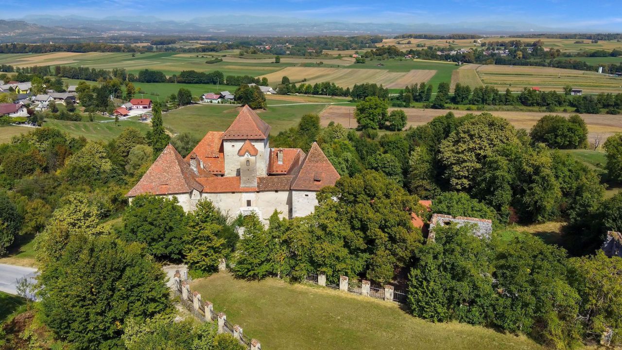 Отель, гостиница в Шентерней, Словения, 2 229 м² - фото 17