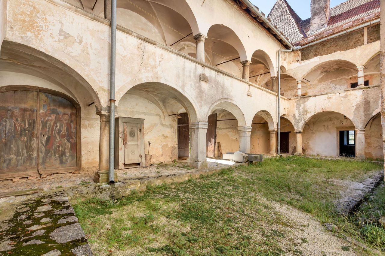 Отель, гостиница в Шентерней, Словения, 2 229 м² - фото 13