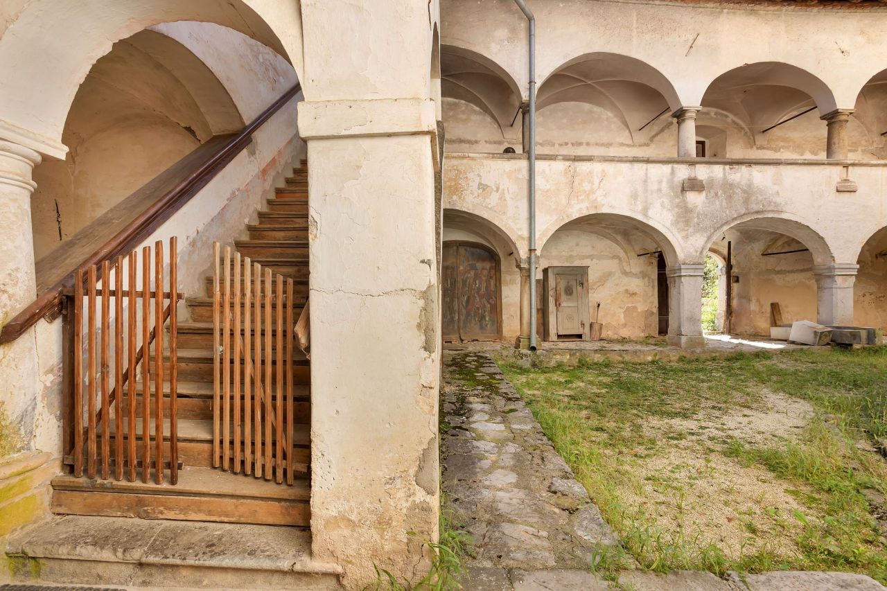 Отель, гостиница в Шентерней, Словения, 2 229 м² - фото 15