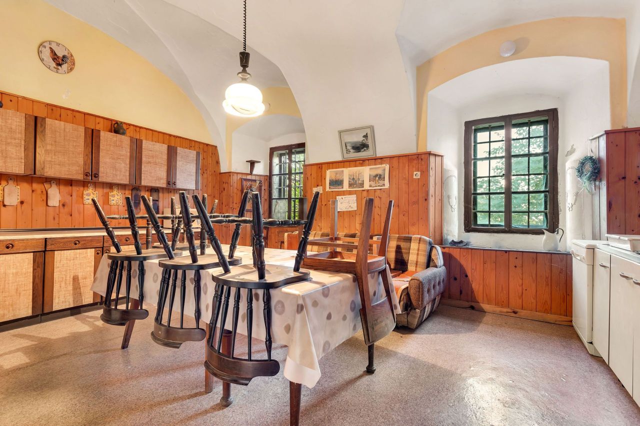 Отель, гостиница в Шентерней, Словения, 2 229 м² - фото 10