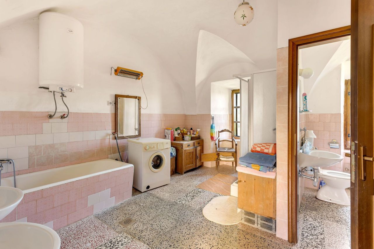 Отель, гостиница в Шентерней, Словения, 2 229 м² - фото 7