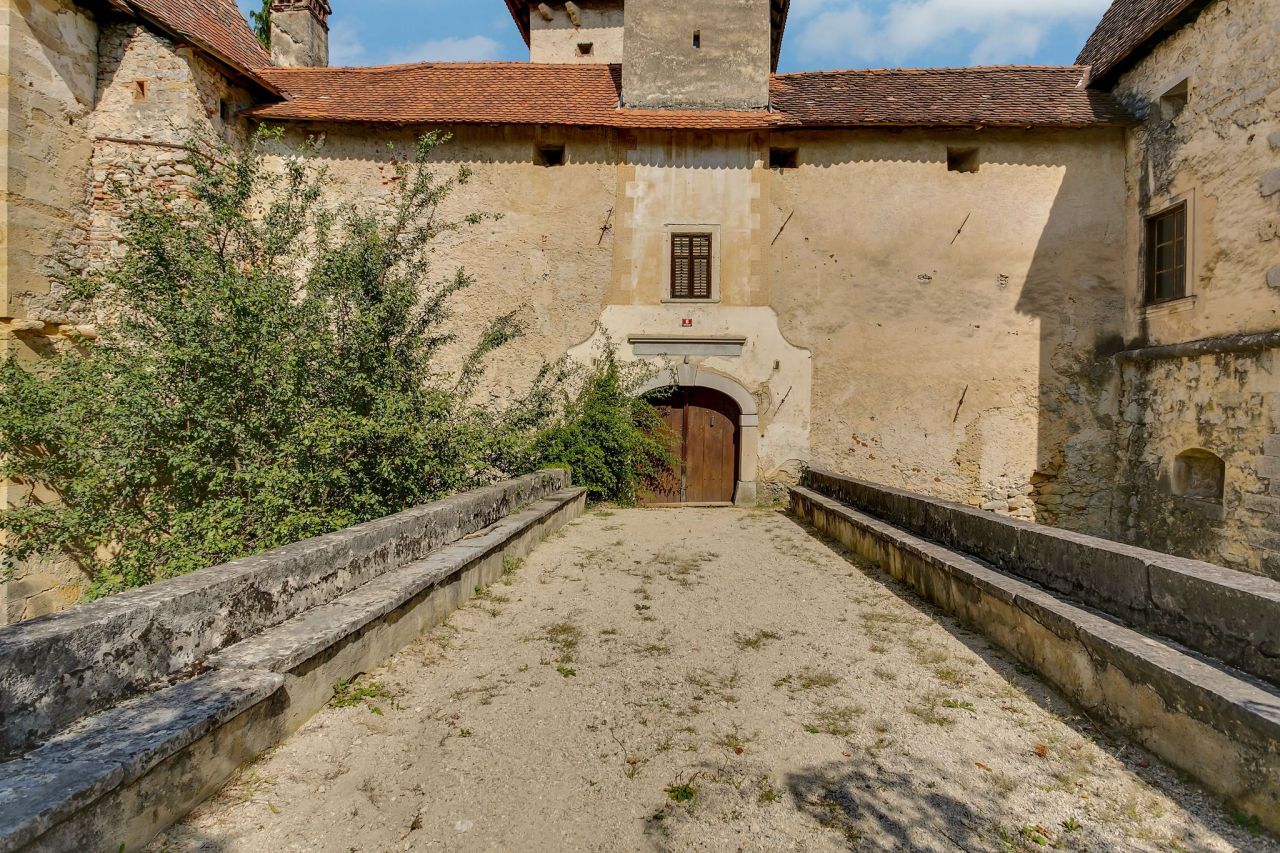 Отель, гостиница в Шентерней, Словения, 2 229 м² - фото 16