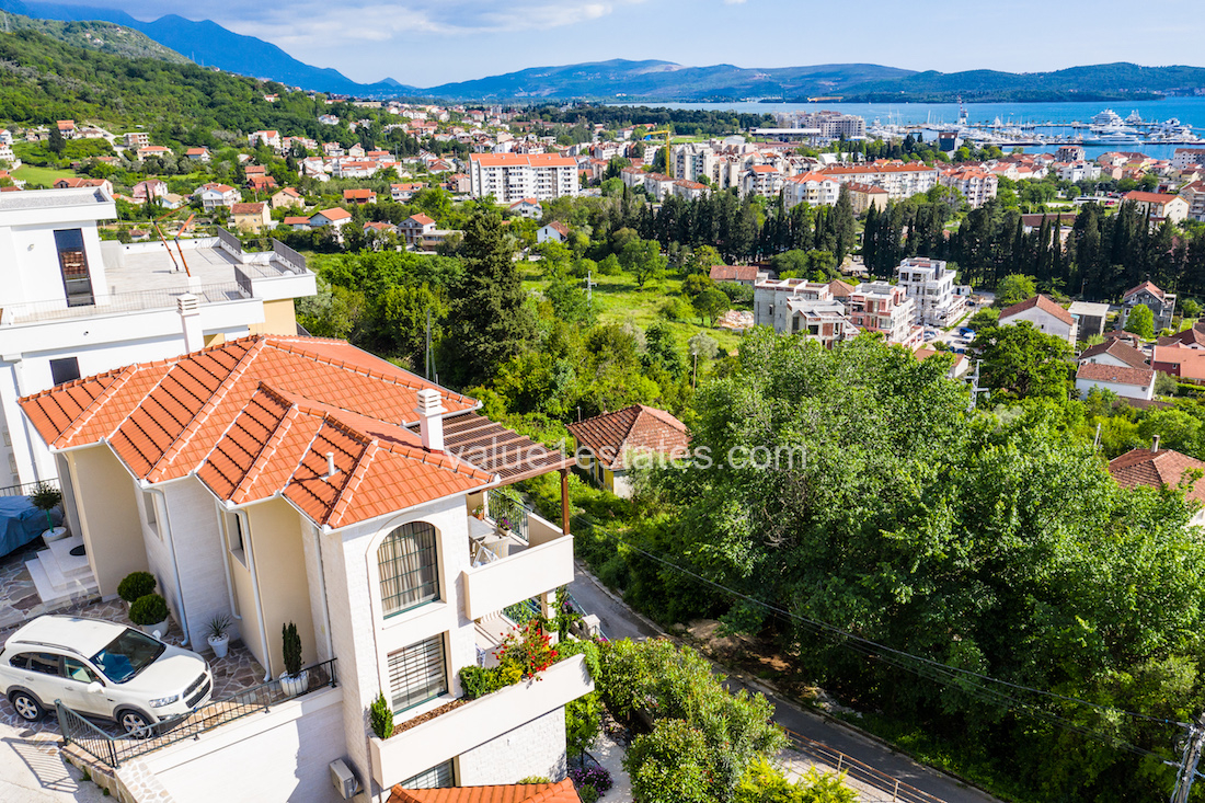 Вилла в Тивате, Черногория, 240 м² - фото 3