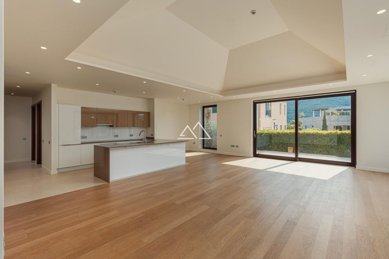 Вилла в Кумборе, Черногория, 287 м² - фото 4