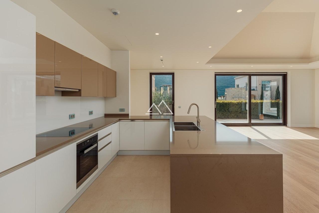 Вилла в Кумборе, Черногория, 287 м² - фото 5