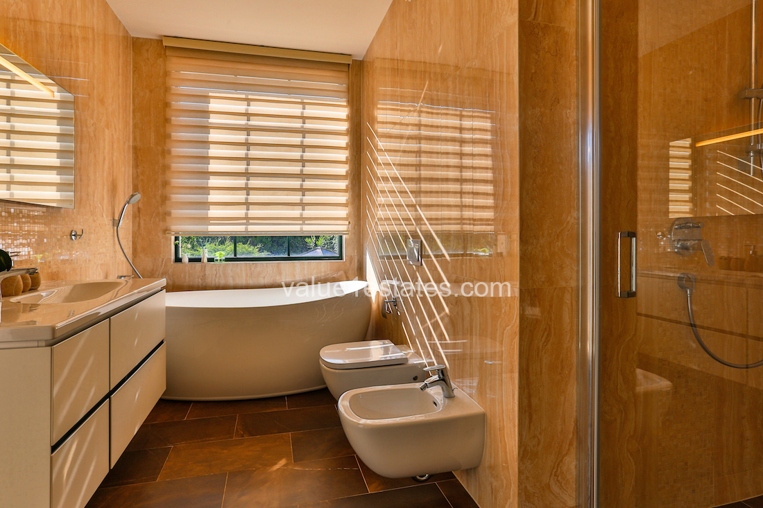 Вилла в Тивате, Черногория, 240 м² - фото 11