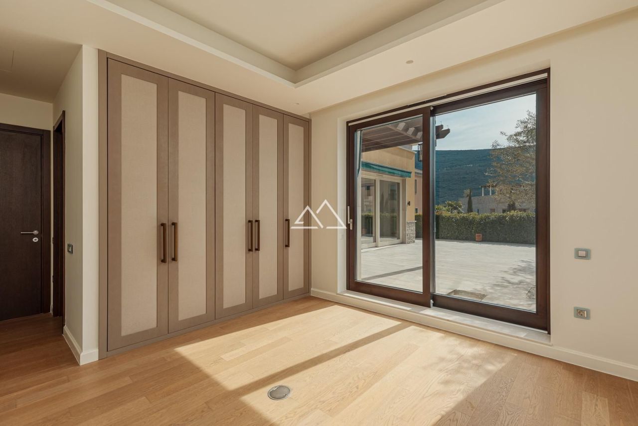 Вилла в Кумборе, Черногория, 287 м² - фото 13