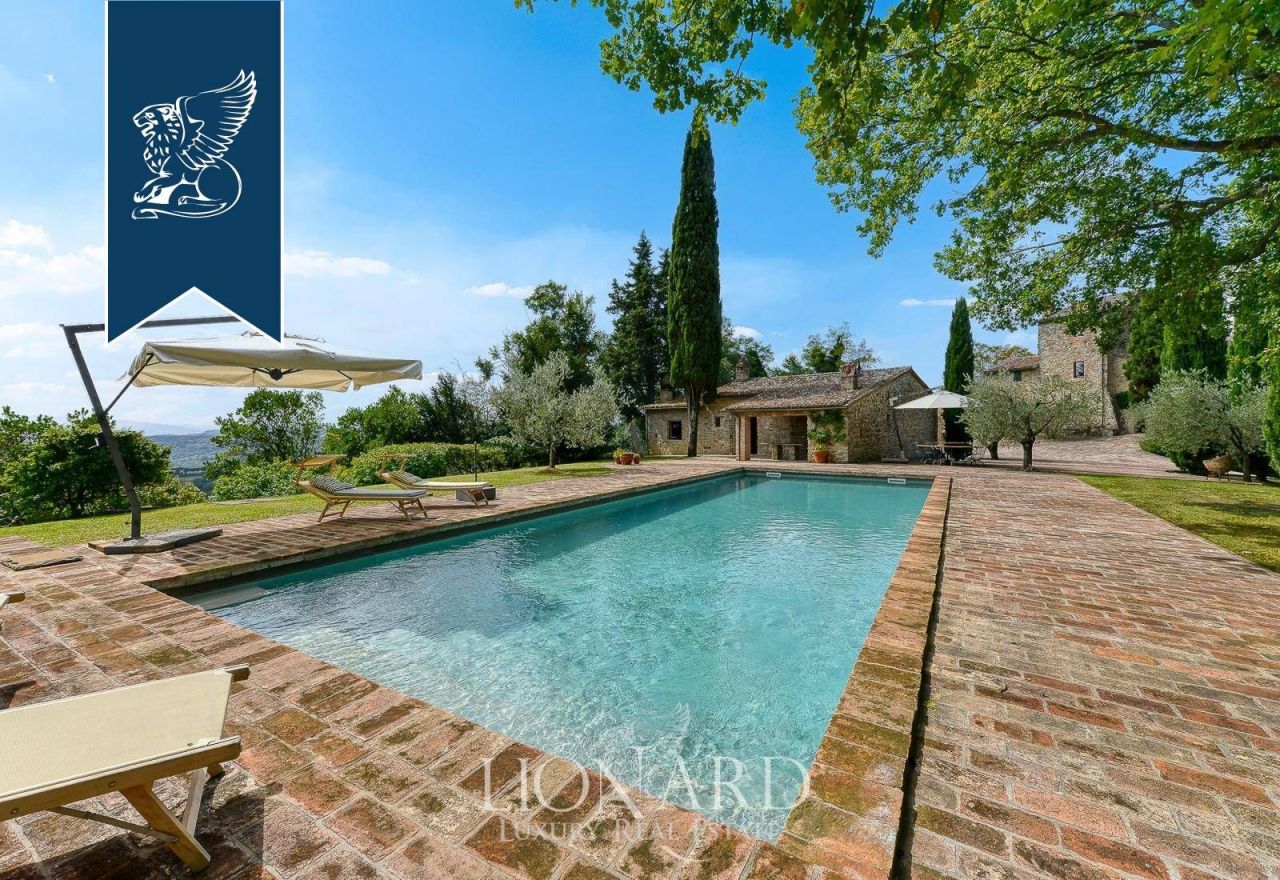 Вилла в Перудже, Италия, 1 400 м² - фото 1