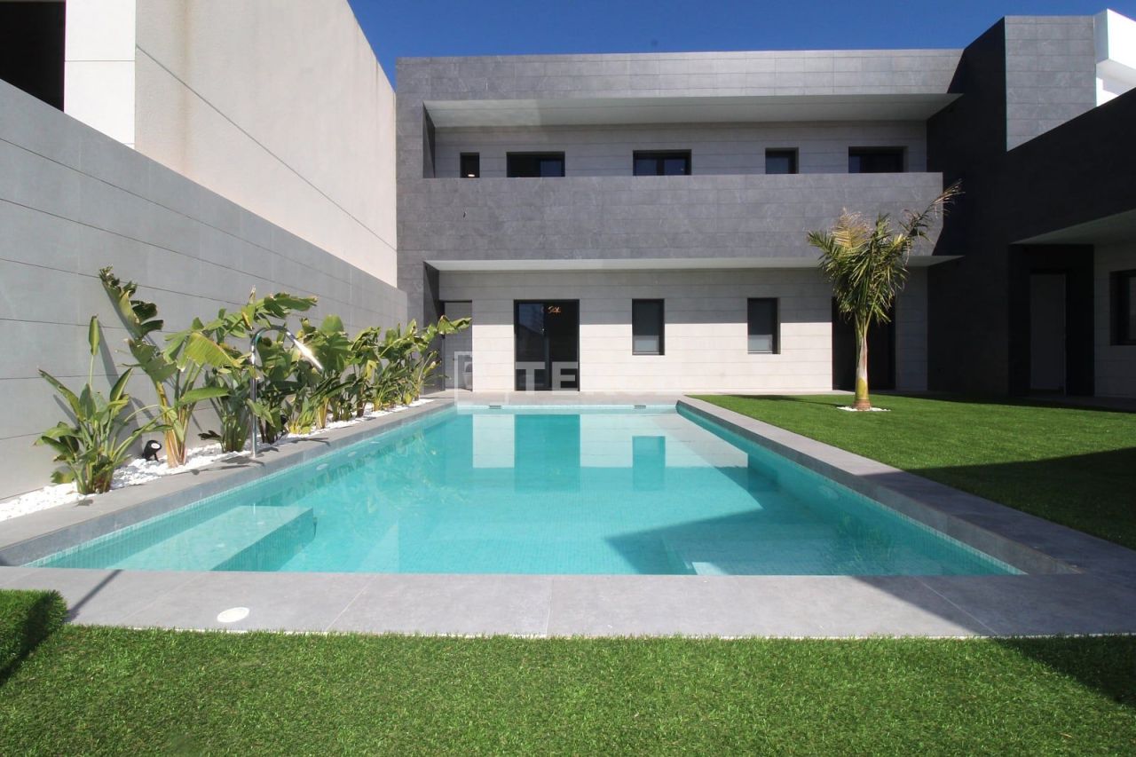 Вилла в Сан-Педро-дель-Пинатаре, Испания, 277 м² - фото 1