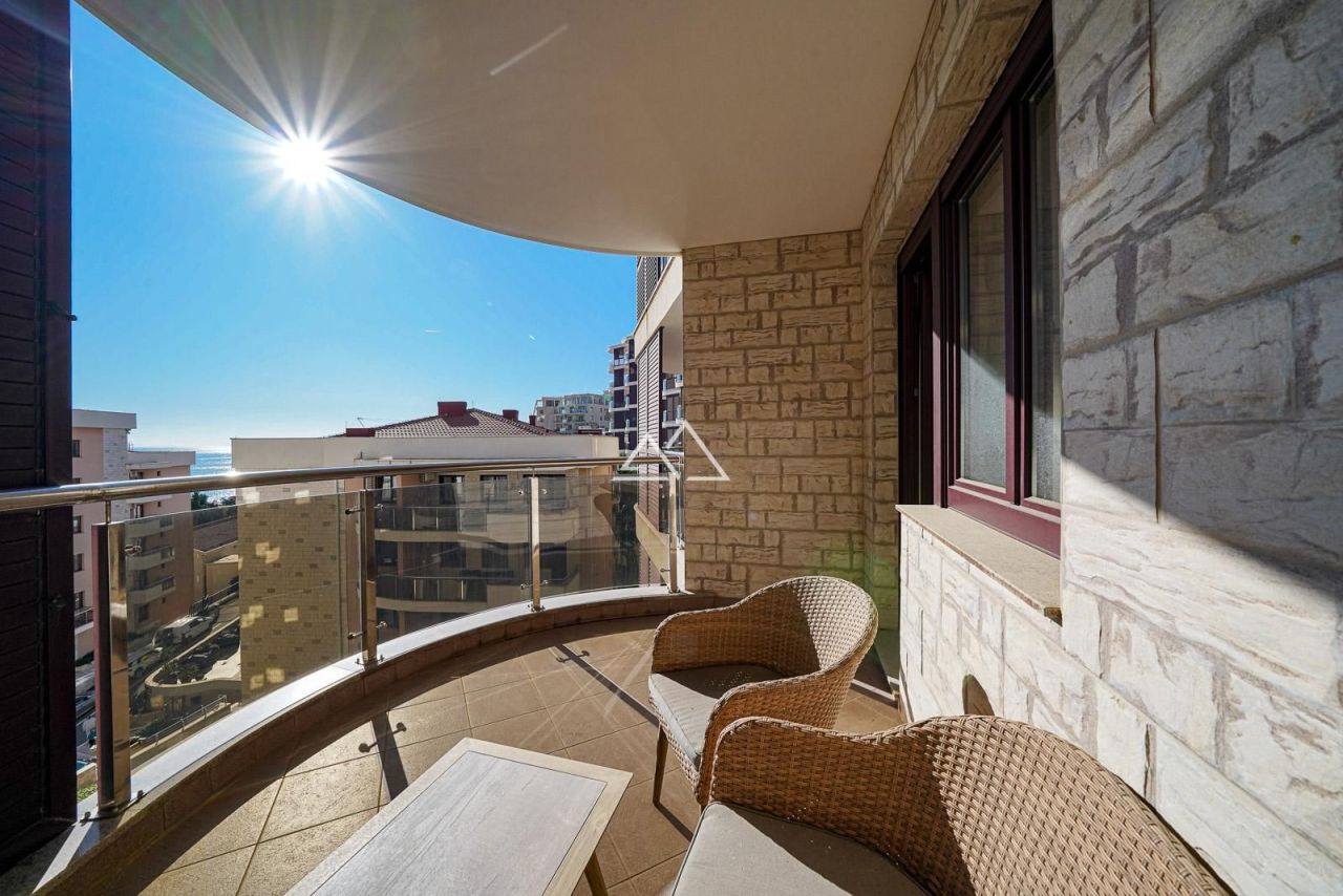 Апартаменты в Бечичи, Черногория, 53 м² - фото 1