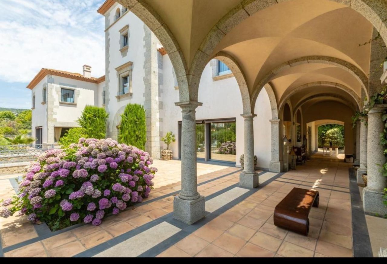 Дом на Коста-дель-Маресме, Испания, 1 755 м² - фото 2