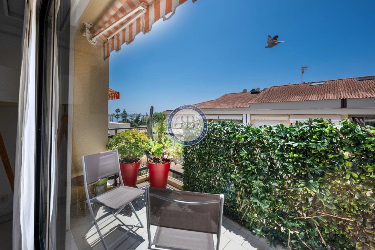 Квартира в Больё-сюр-Мер, Франция, 55 м² - фото 1