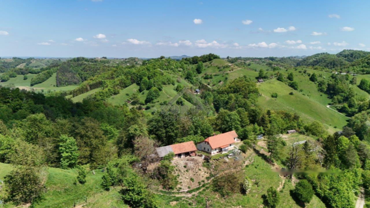 Ферма в Птуе, Словения, 47 657 м² - фото 2
