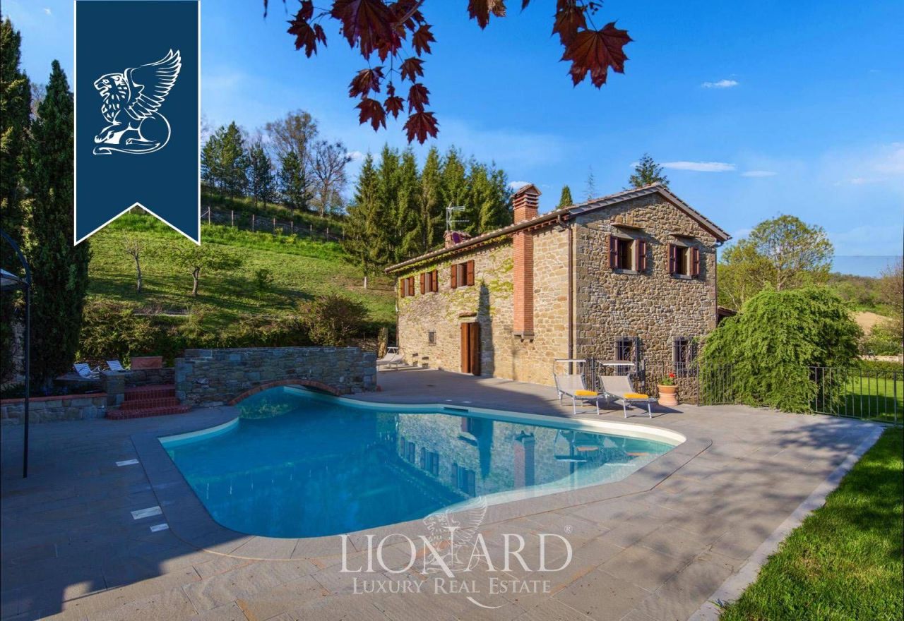 Ферма в Ареццо, Италия, 550 м² - фото 2