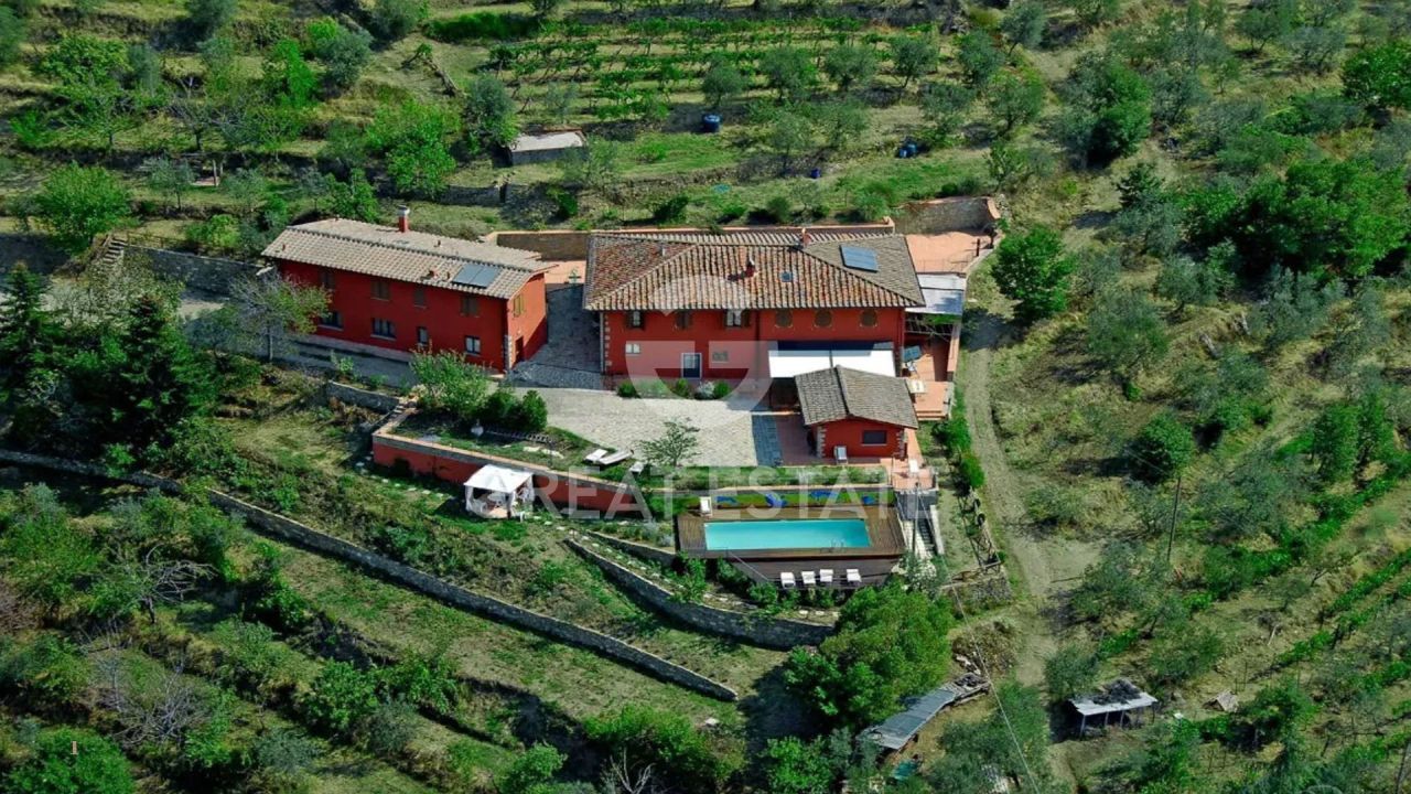 Дом Castelfranco Piandiscò, Италия, 511 м² - фото 1