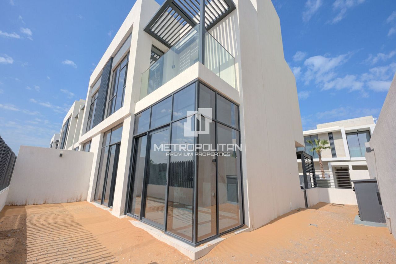 Таунхаус в Рас-эль-Хайме, ОАЭ, 234 м² - фото 1