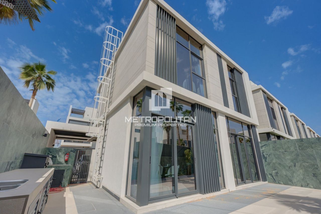 Вилла в Рас-эль-Хайме, ОАЭ, 236 м² - фото 1