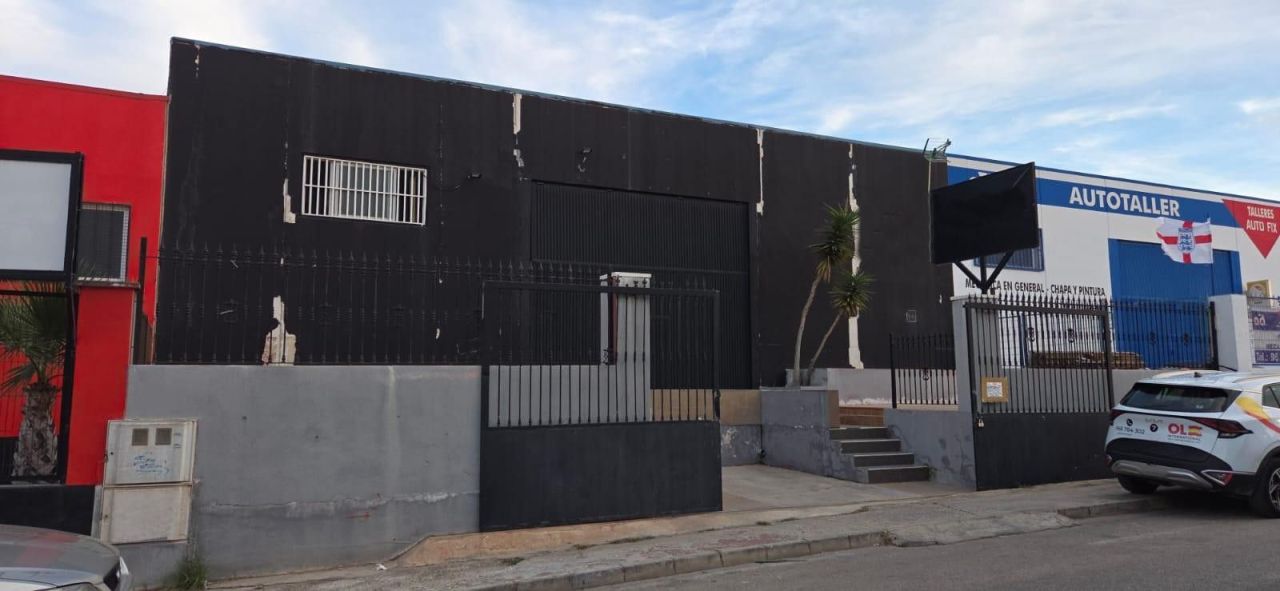 Коммерческая недвижимость в Торревьехе, Испания, 600 м² - фото 1