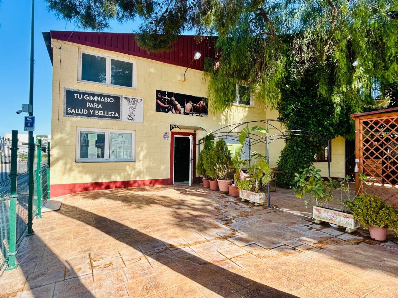 Коммерческая недвижимость в Дайя-Нуэве, Испания, 910 м² - фото 1