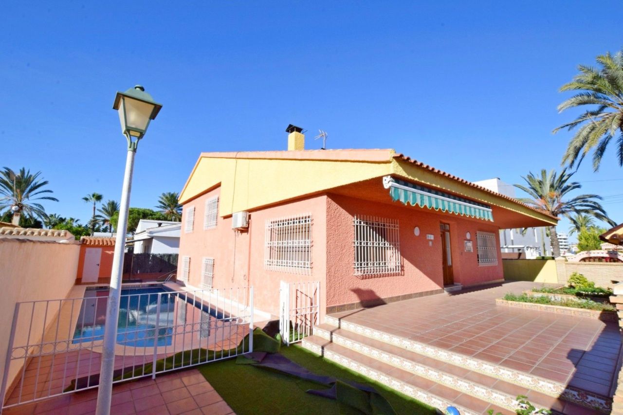 Вилла в Ориуэла Коста, Испания, 280 м² - фото 1