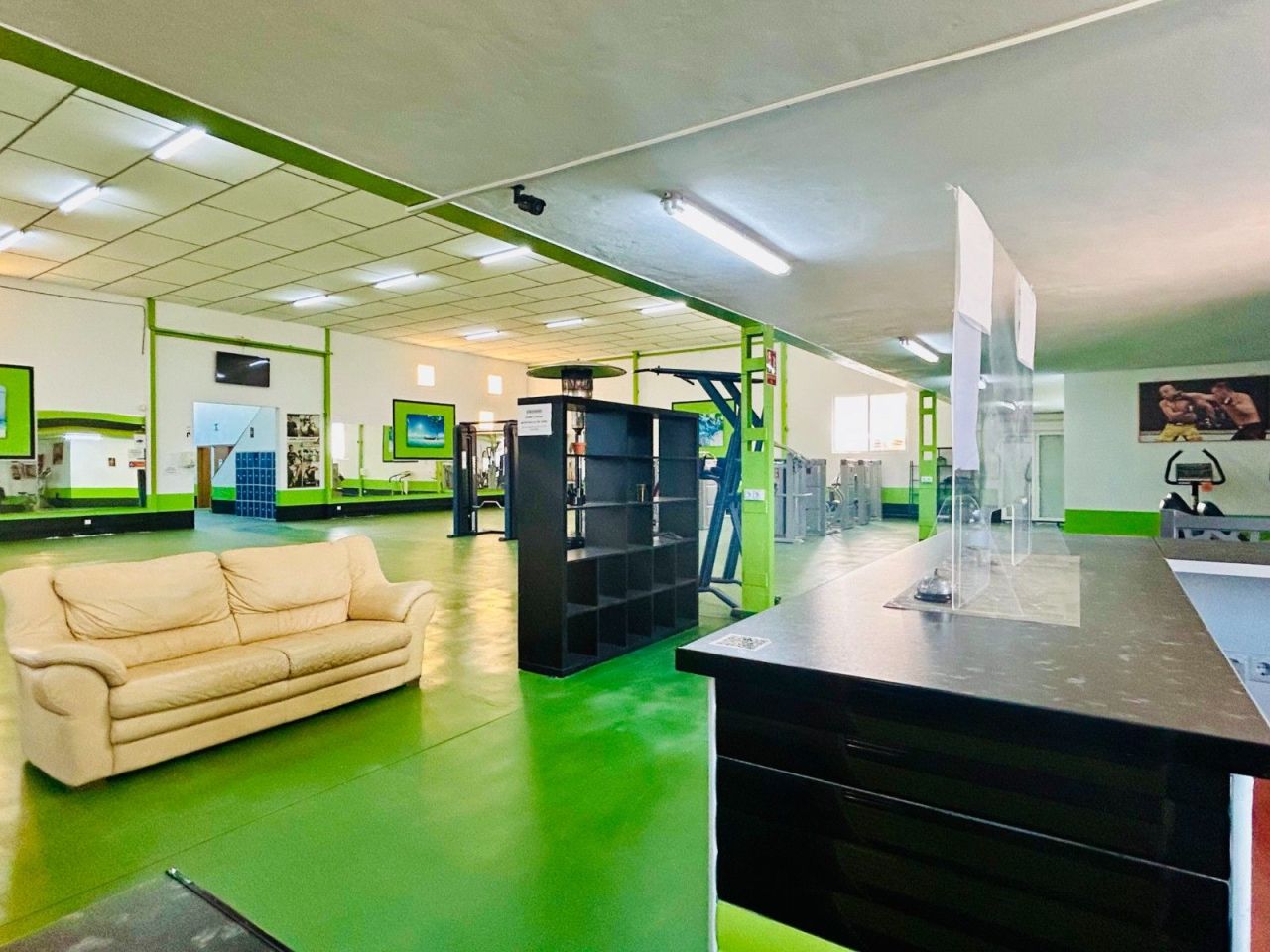 Коммерческая недвижимость в Дайя-Нуэве, Испания, 910 м² - фото 2