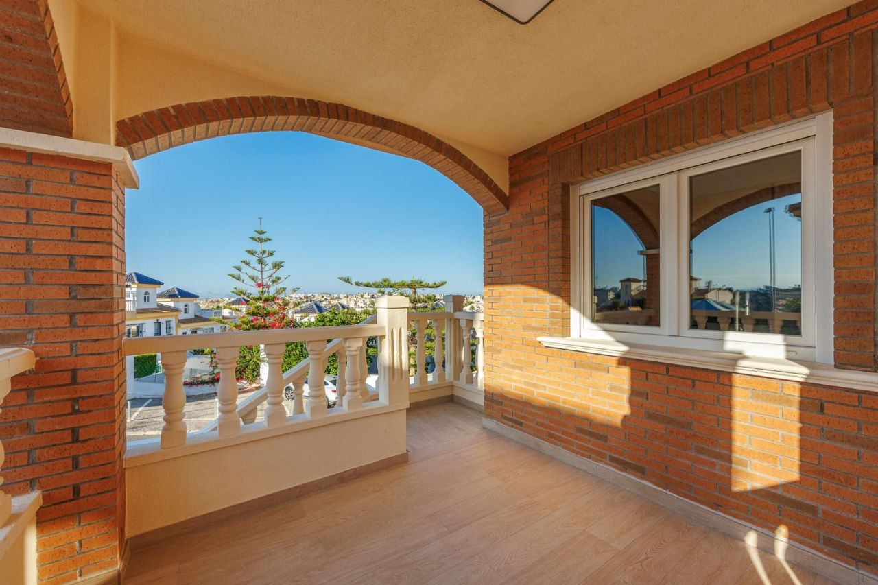 Вилла в Рохалесе, Испания, 199 м² - фото 4