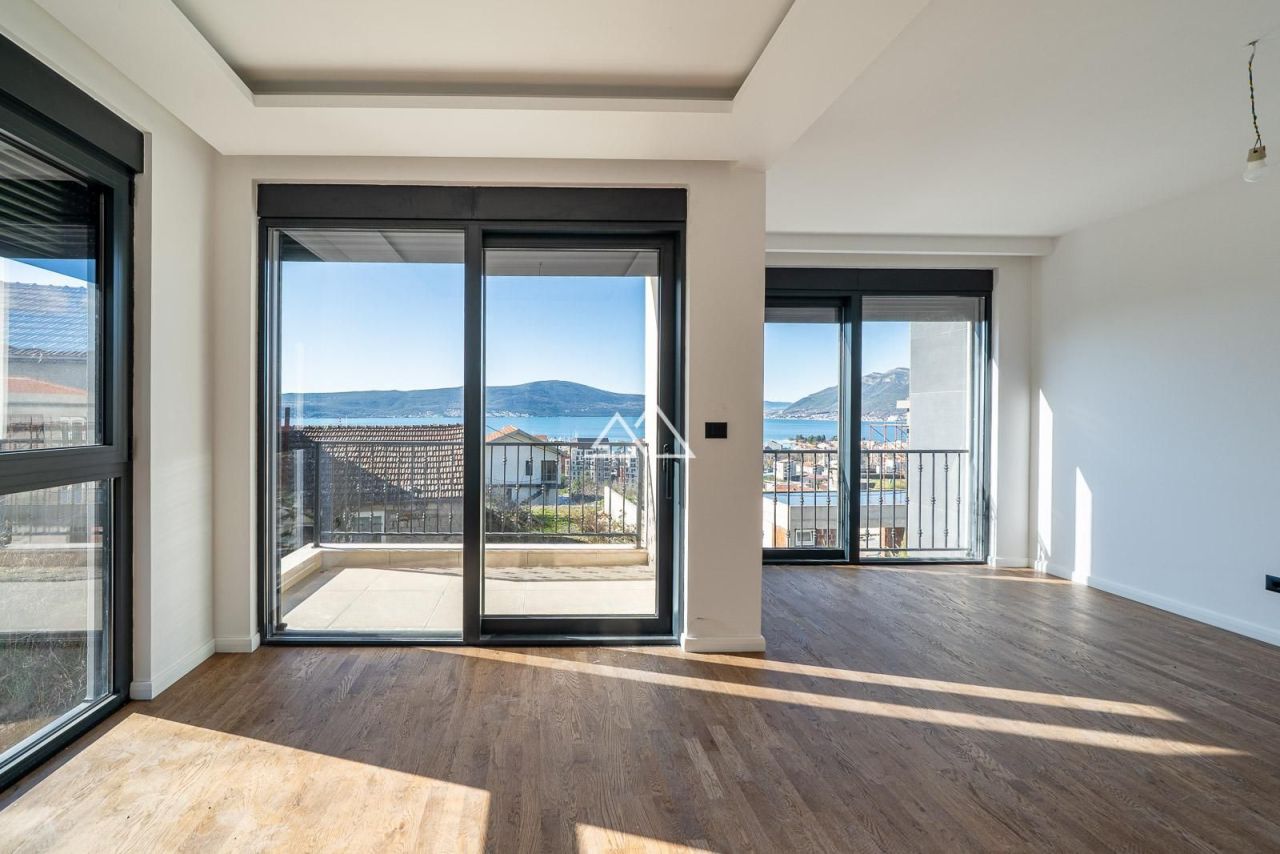 Апартаменты в Тивате, Черногория, 126 м² - фото 1