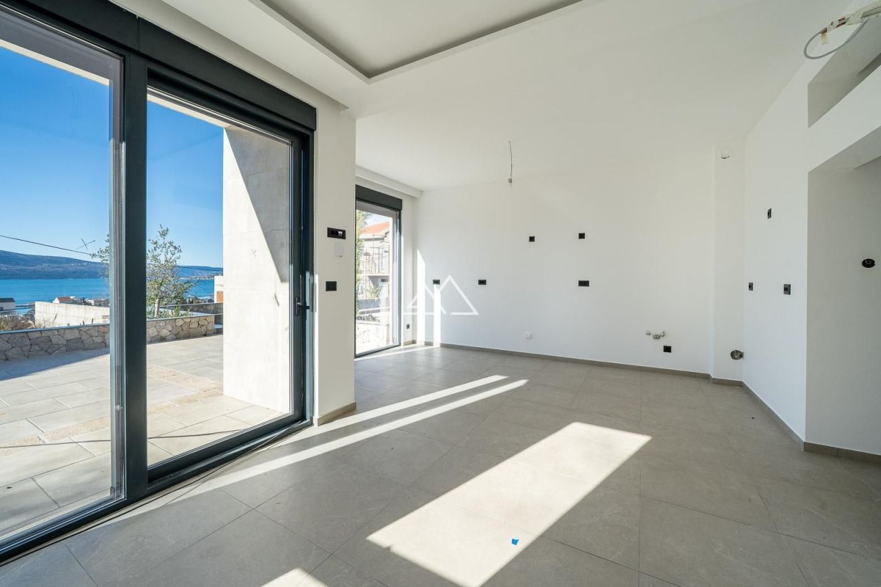 Апартаменты в Тивате, Черногория, 126 м² - фото 14