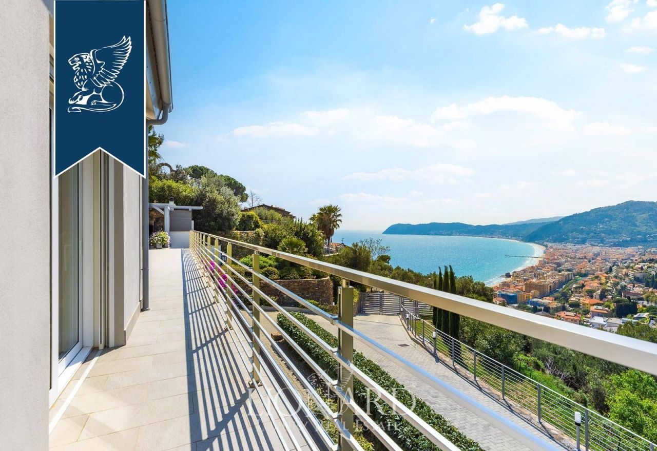 Вилла в Алассио, Италия, 145 м² - фото 1