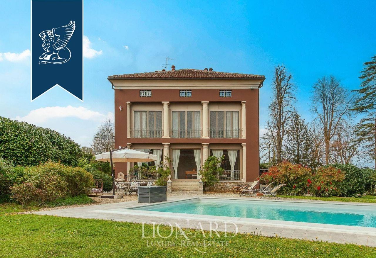 Вилла в Алессандрии, Италия, 1 345 м² - фото 2