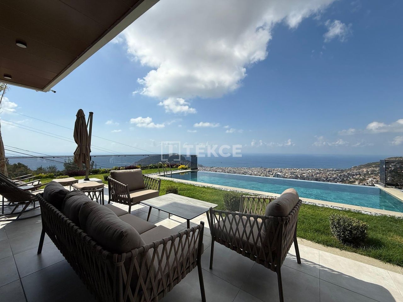 Вилла в Алании, Турция, 400 м² - фото 1