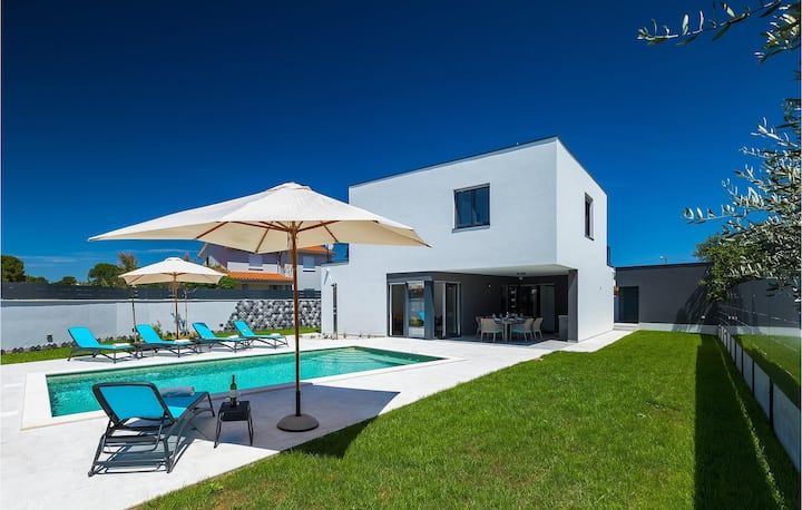 Вилла в Пуле, Хорватия, 160 м² - фото 1