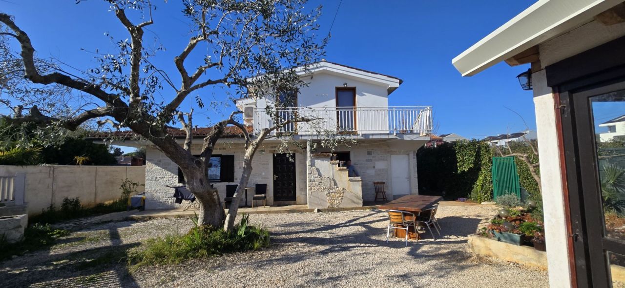 Отель, гостиница в Умаге, Хорватия, 200 м² - фото 1