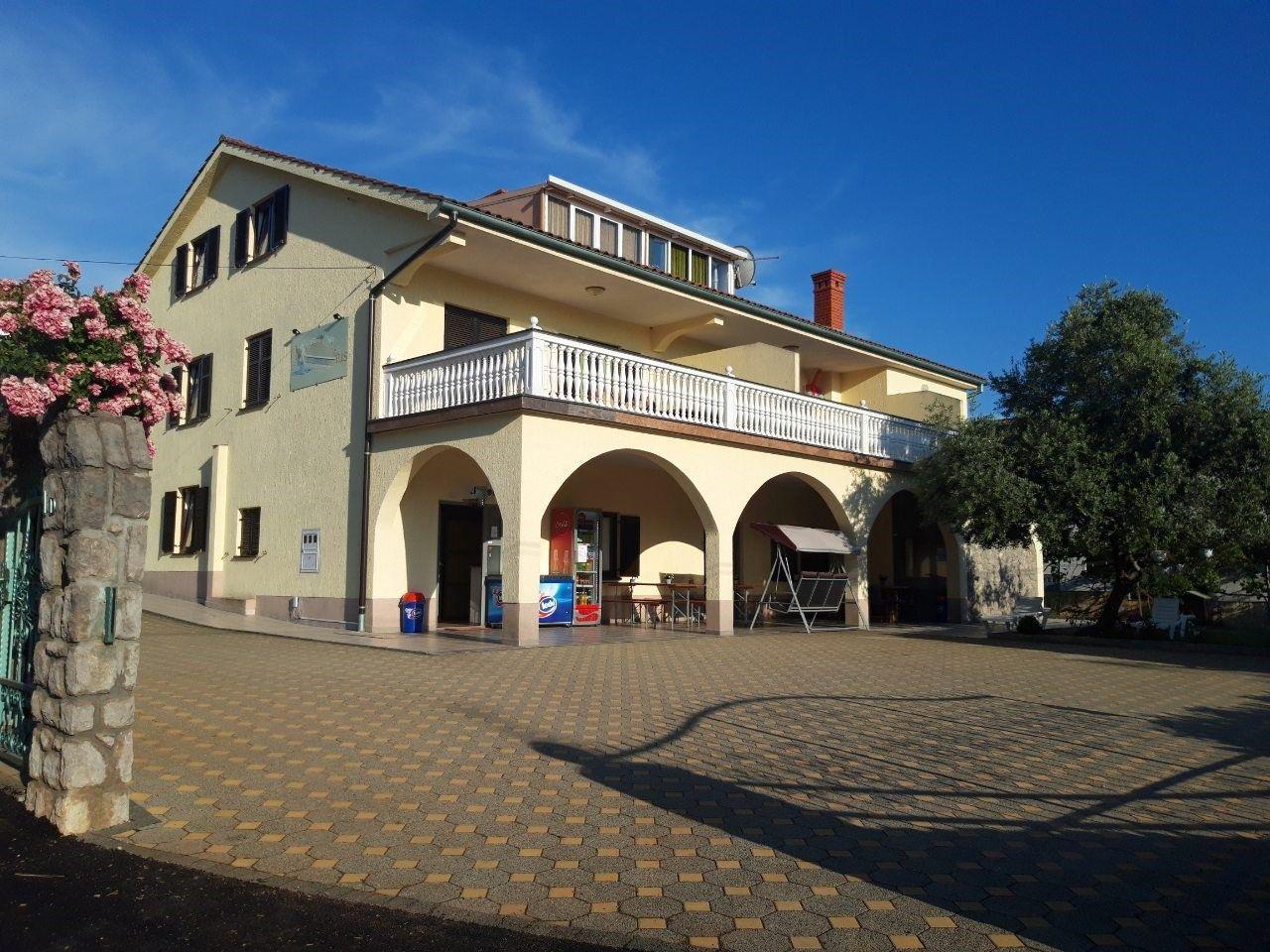 Отель, гостиница в Малинска-Дубашнице, Хорватия, 600 м² - фото 1