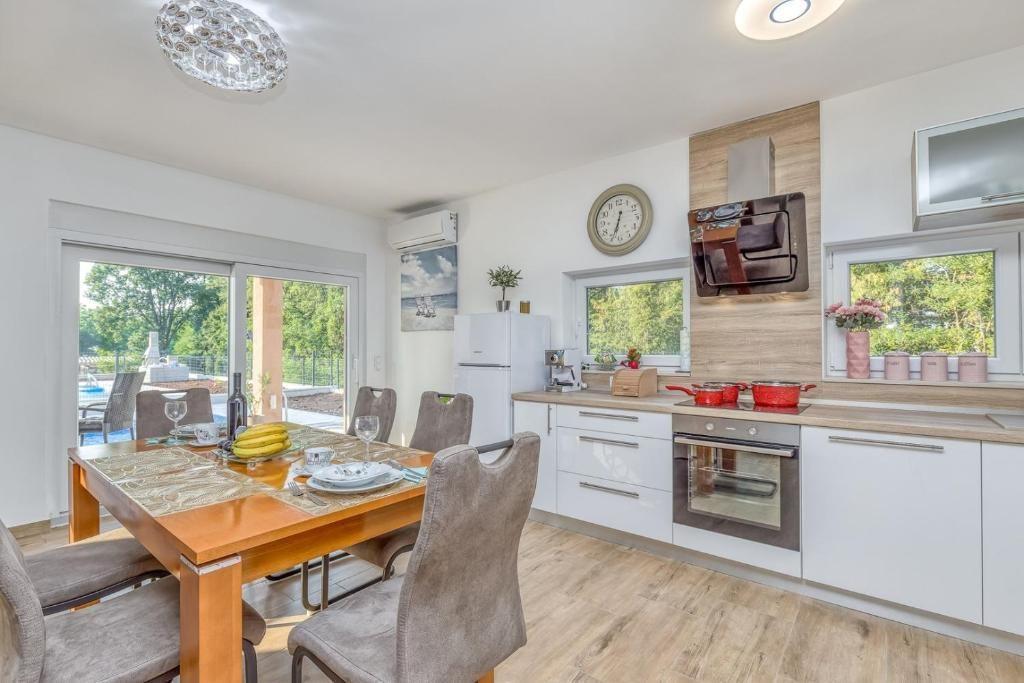 Вилла в Тиняне, Хорватия, 168 м² - фото 13