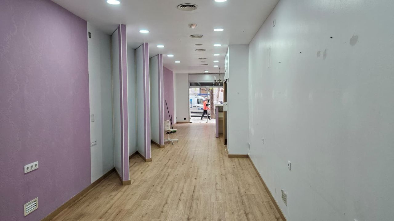 Коммерческая недвижимость в Барселоне, Испания, 103 м² - фото 3