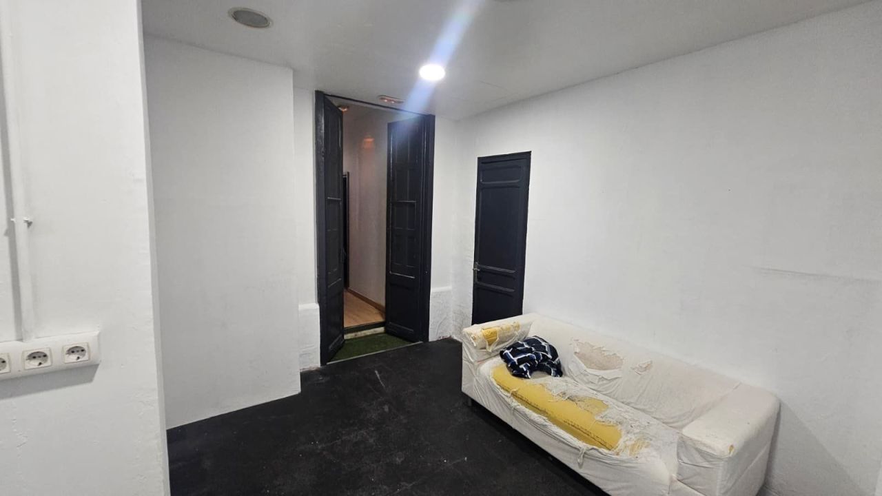 Коммерческая недвижимость в Барселоне, Испания, 103 м² - фото 16